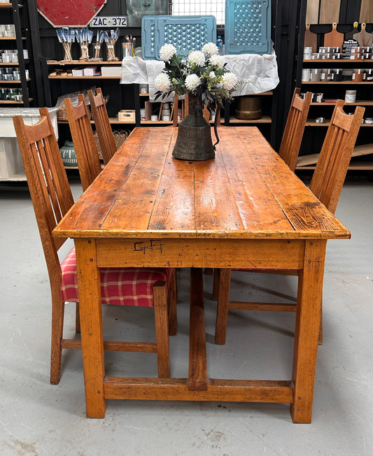 8 seater Dining Table with 6 Oak Chairs