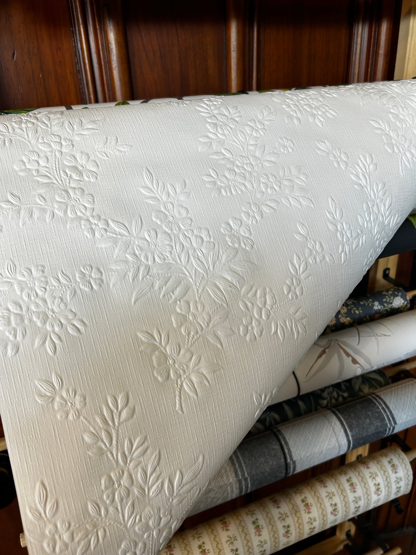 Paintable Wallpaper - Embossed Floral Trail- 1m