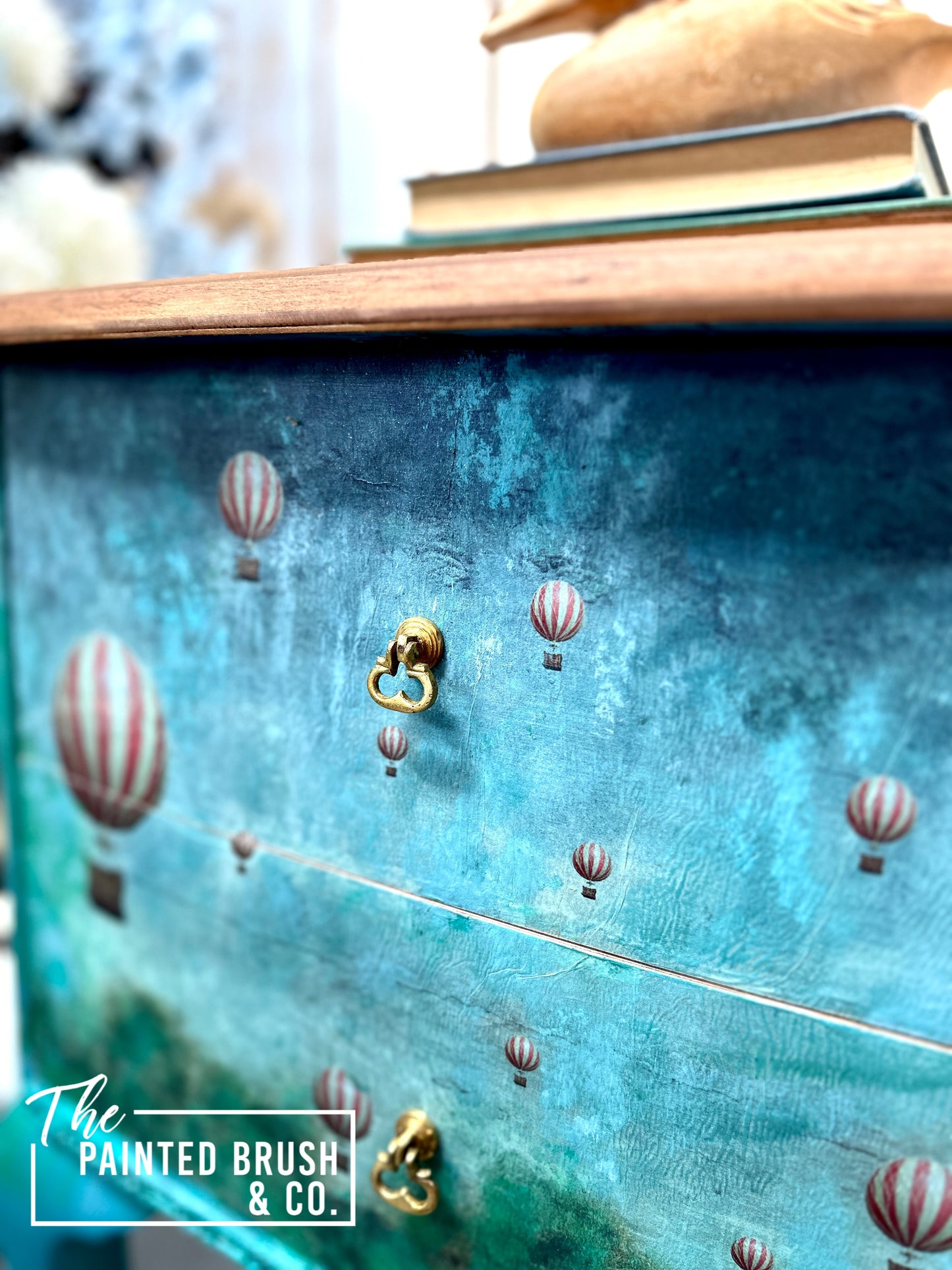 Balloon’s Queen Anne drawers